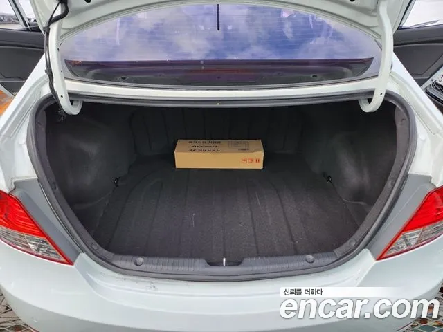 Hyundai Accent 2013 thumb 6