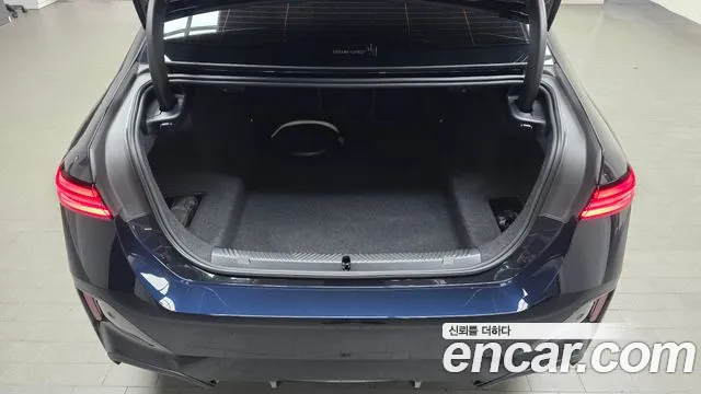 BMW 5 серии 2025 thumb 2