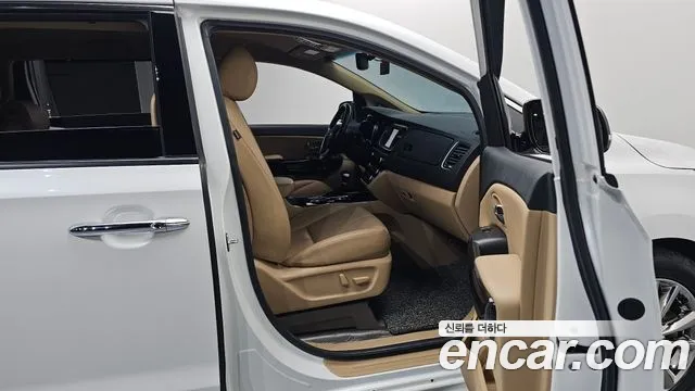 Kia Carnival 2019 thumb 4