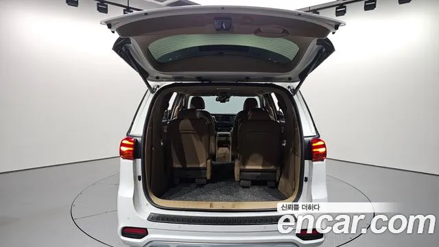 Kia Carnival 2019 thumb 2