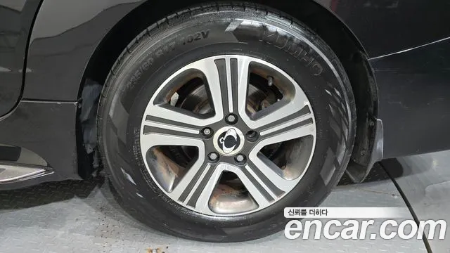 KGM Korando 2015 thumb 6