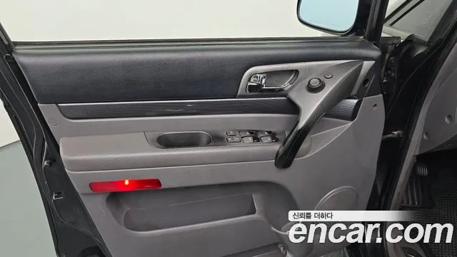 KGM Korando 2015 thumb 12