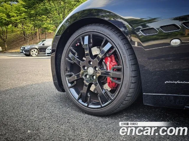 Maserati GranTurismo 2012 thumb 11