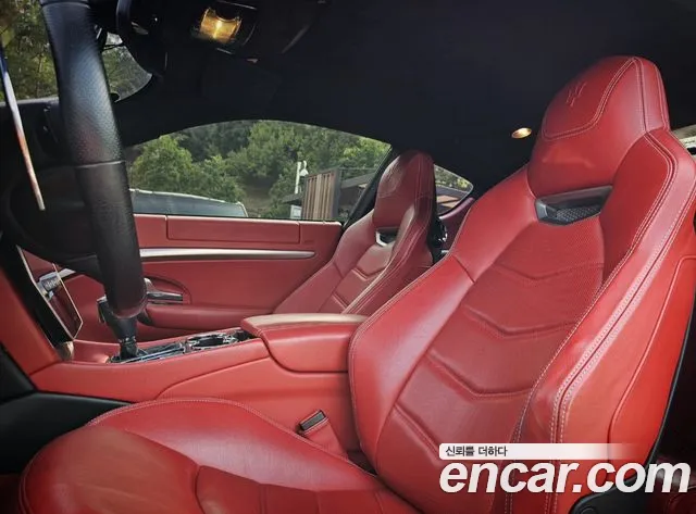 Maserati GranTurismo 2012 thumb 10