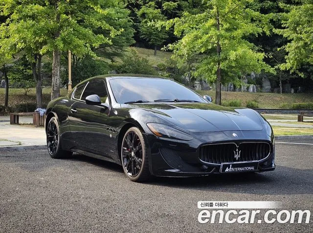 Maserati GranTurismo 2012 thumb 2