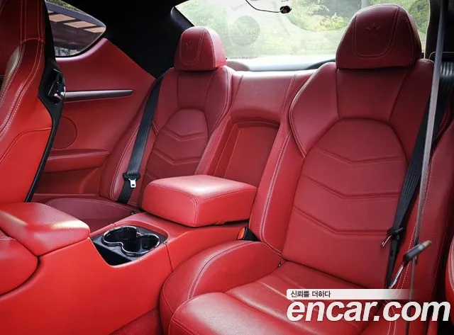 Maserati GranTurismo 2012 thumb 9