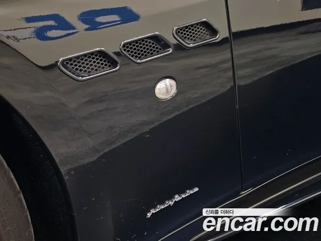Maserati GranTurismo 2012 thumb 6