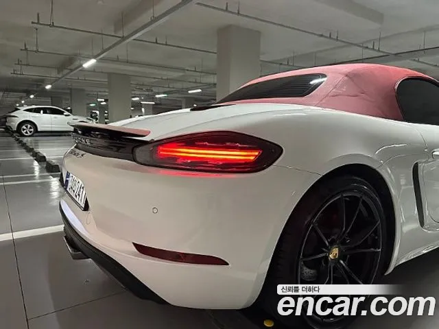 Porsche 718 Boxster 2018 thumb 12
