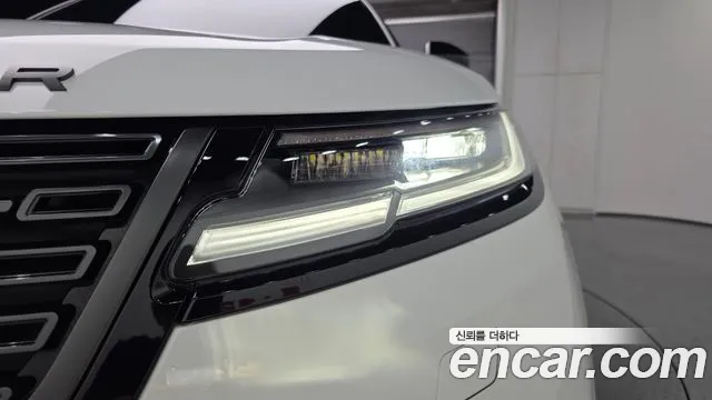 Land Rover Range Rover Velar 2025 thumb 5