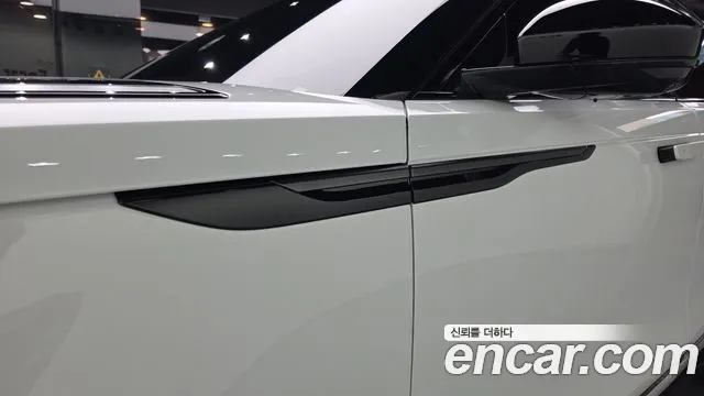 Land Rover Range Rover Velar 2025 thumb 9