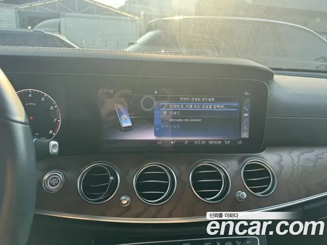 Mercedes-Benz E-Class 2020 thumb 10