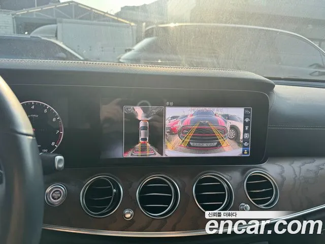 Mercedes-Benz E-Class 2020 thumb 12