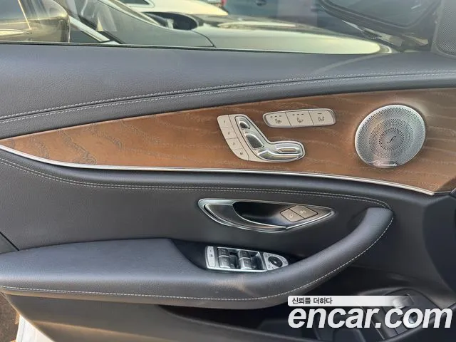 Mercedes-Benz E-Class 2020 thumb 2