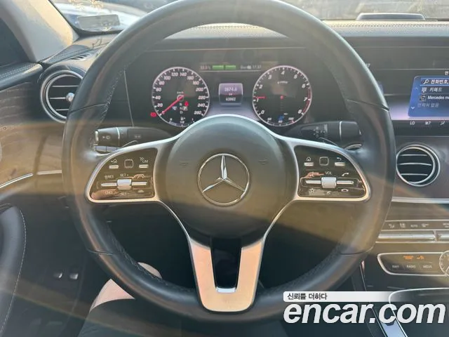 Mercedes-Benz E-Class 2020 thumb 3
