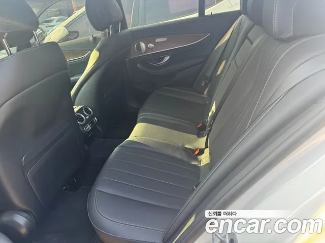 Mercedes-Benz E-Class 2020 thumb 11