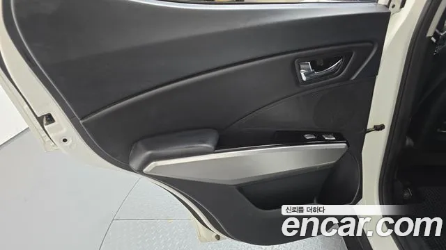 KGM Tivoli 2016 thumb 10
