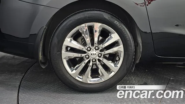Kia Carnival 2017 thumb 9
