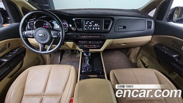 Kia Carnival 2017 thumb 4