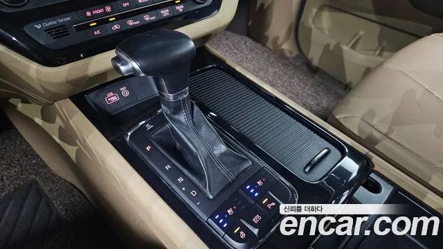 Kia Carnival 2017 thumb 2