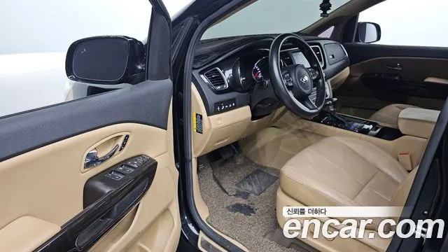 Kia Carnival 2017 thumb 12