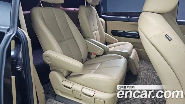 Kia Carnival 2017 thumb 6