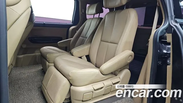 Kia Carnival 2017 thumb 11