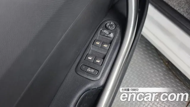 Peugeot 308 2013 thumb 11