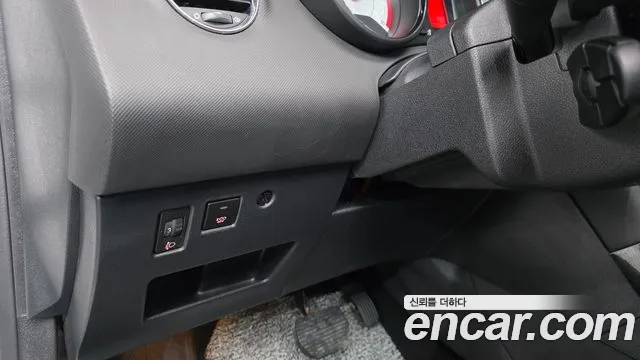 Peugeot 308 2013 thumb 3