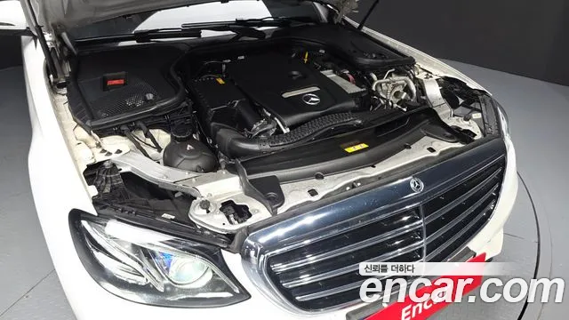Mercedes-Benz E-Class 2018 thumb 9