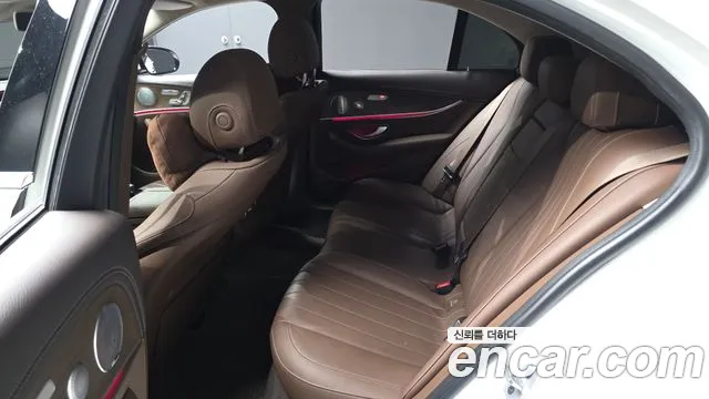 Mercedes-Benz E-Class 2018 thumb 11