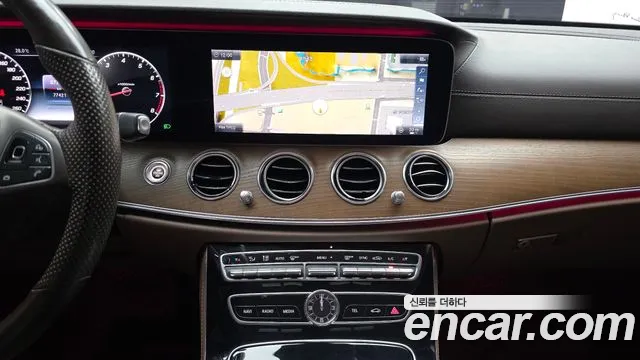 Mercedes-Benz E-Class 2018 thumb 6
