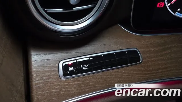 Mercedes-Benz E-Class 2018 thumb 7