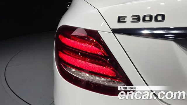 Mercedes-Benz E-Class 2018 thumb 8