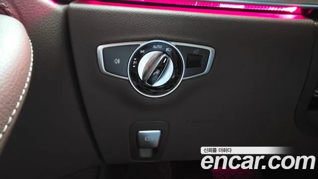 Mercedes-Benz E-Class 2018 thumb 10