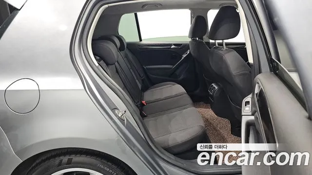 Volkswagen Golf 2012 thumb 12
