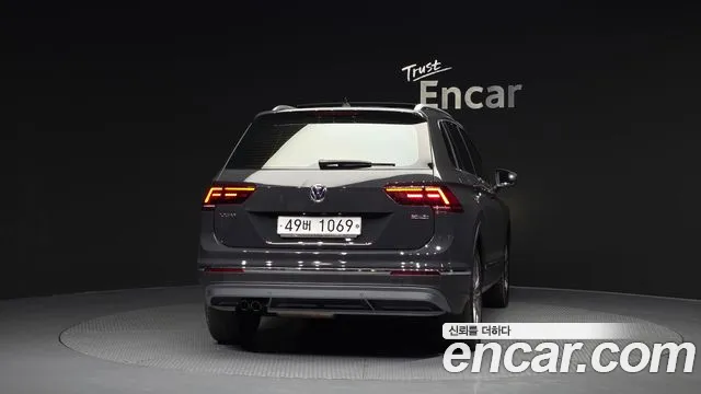 Volkswagen Tiguan 2018 thumb 3