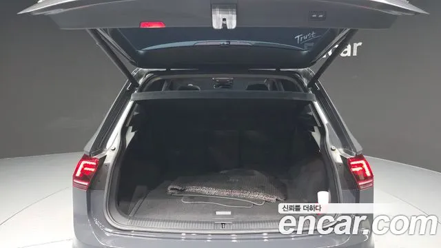 Volkswagen Tiguan 2018 thumb 4