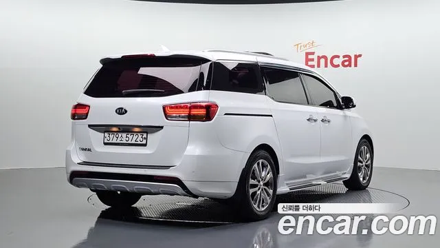 Kia Carnival 2017 thumb 2