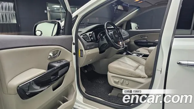 Kia Carnival 2017 thumb 10