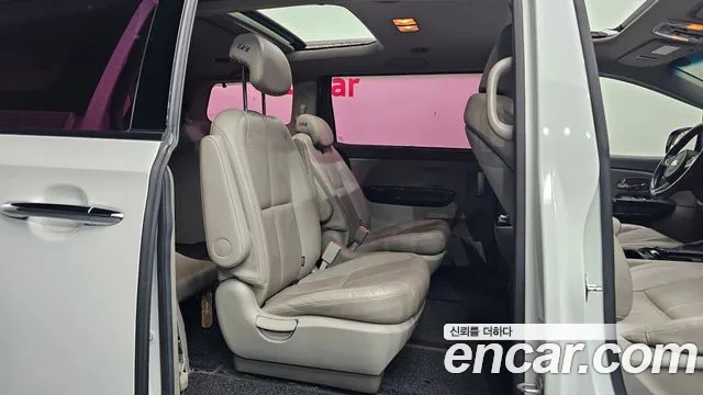 Kia Carnival 2017 thumb 11