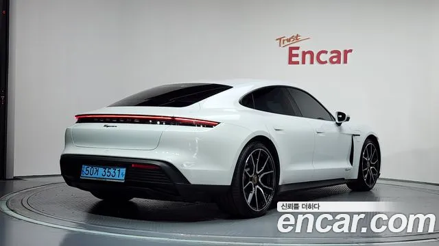 Porsche Taycan 2023 thumb 4