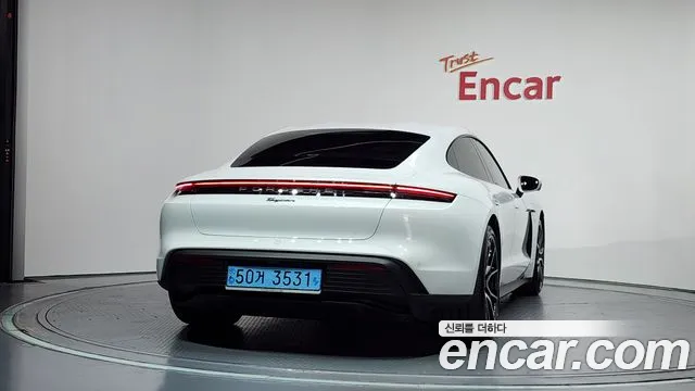 Porsche Taycan 2023 thumb 5