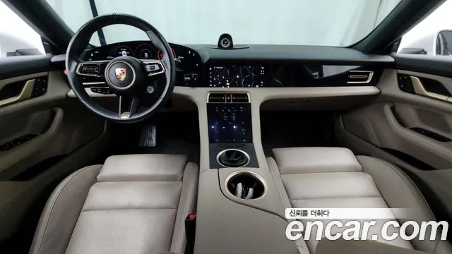 Porsche Taycan 2023 thumb 6