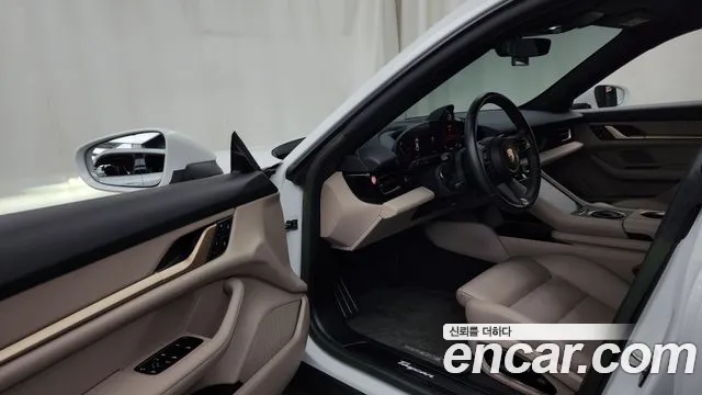 Porsche Taycan 2023 thumb 11