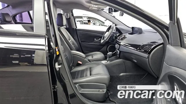Renault SM3 2016 thumb 12