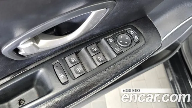 Renault SM3 2016 thumb 9