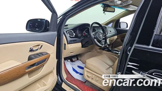 Kia Carnival 2018 thumb 10