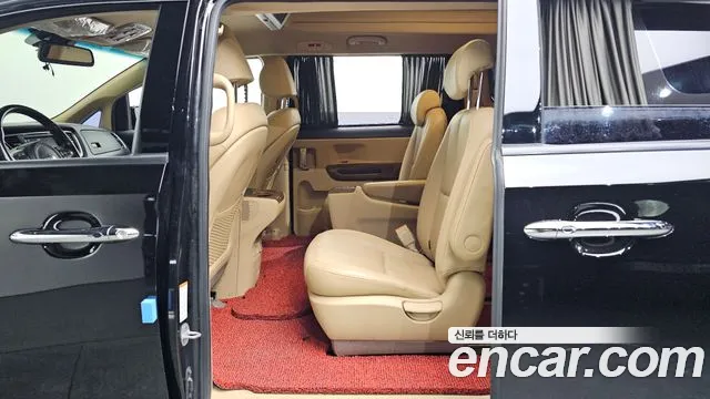 Kia Carnival 2018 thumb 11