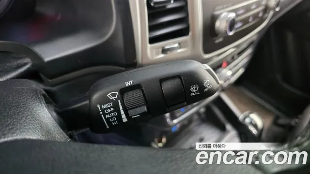KGM Rexton 2018 thumb 9