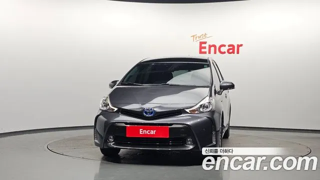 Toyota Prius V 2017 thumb 3